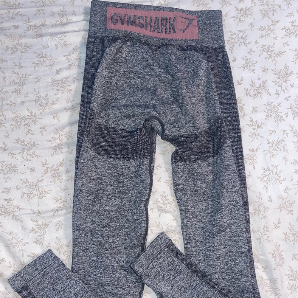 Gym shark leggings!